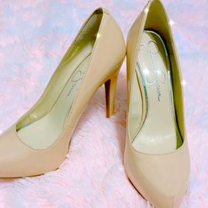 Nude Jessica Simpson pumps